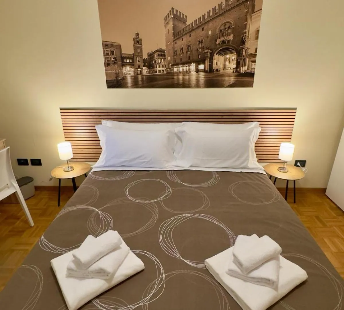 Cameracafe Ferrara 0*,  İtalya