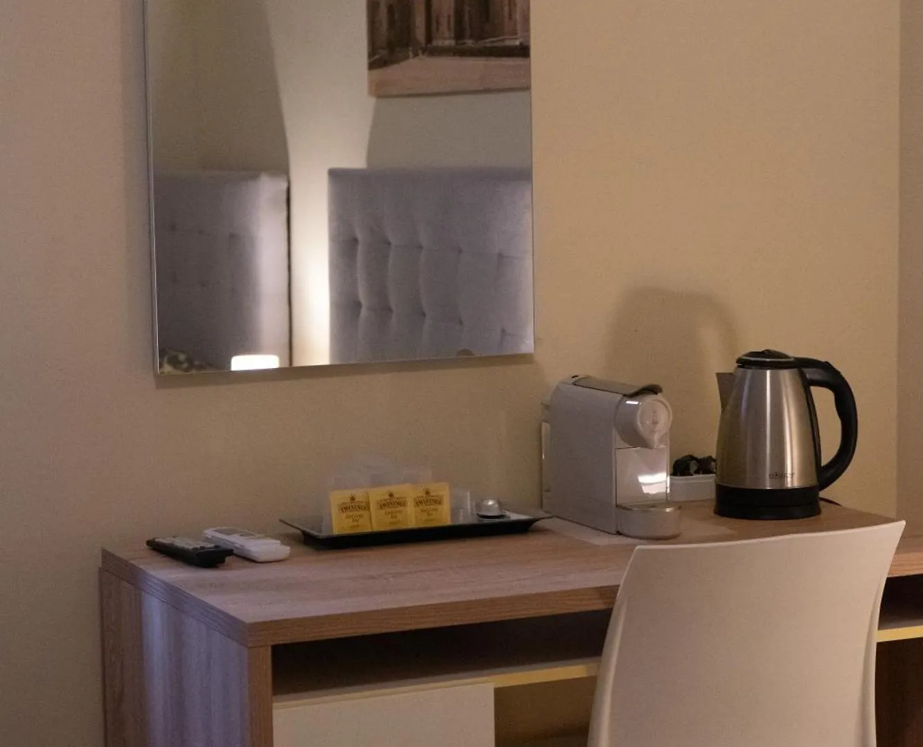 Cameracafe Ferrara 0*,